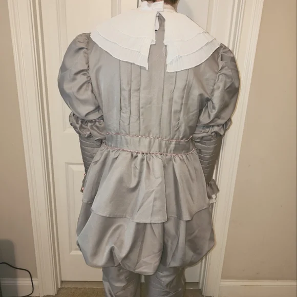 Authentic 2017 IT Pennywise screen worn prop/costume. Excellent quality & condit - Picture 8 of 10